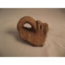 Antiker Tonscherben, Henkel mit Maskenartiger Darstellung, Alter unbekannt